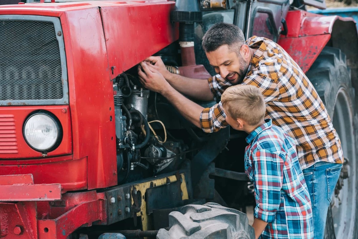 3 Signs a Tractor’s Engine Is Failing